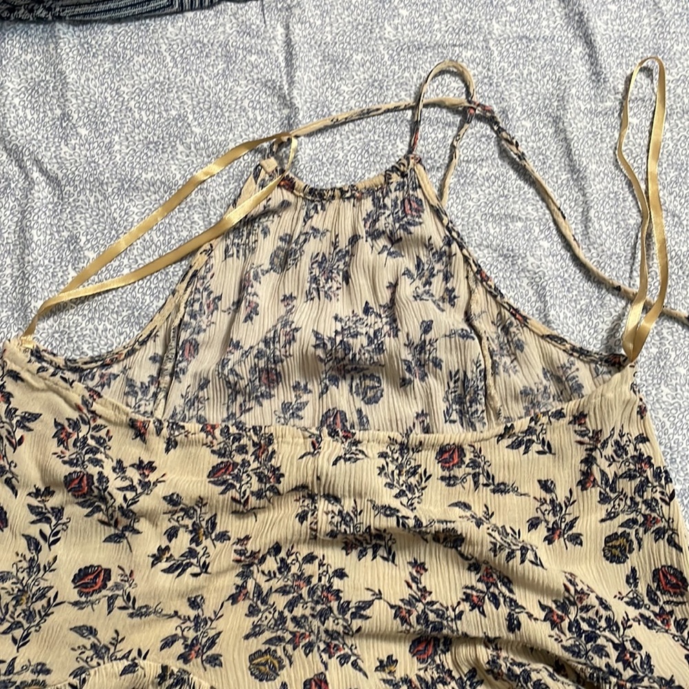 Floral halter top - Picture 5 of 5